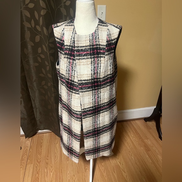 Vest - Picture 1 of 5